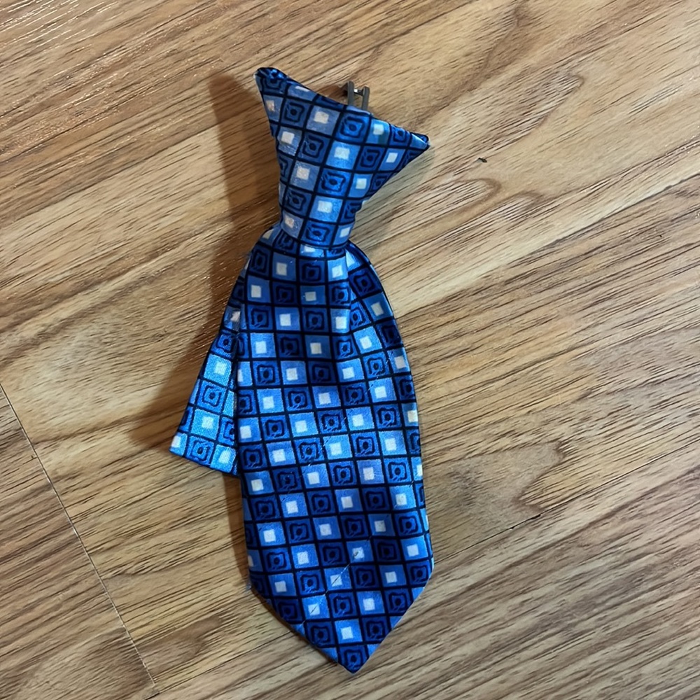 Lots of 14 clip on baby ties. These are not toddler size. - Picture 7 of 16